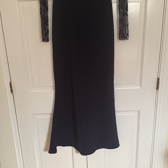 Navy Blue Evening Gown with Sequin Detail and Mermaid Silhouette. - Picture 3 of 7